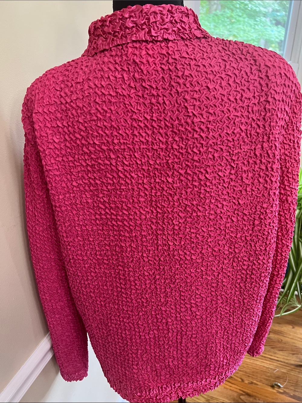Rafael Essential Textured Hot Pink Button-Front Women's Top - Picture 3 of 7